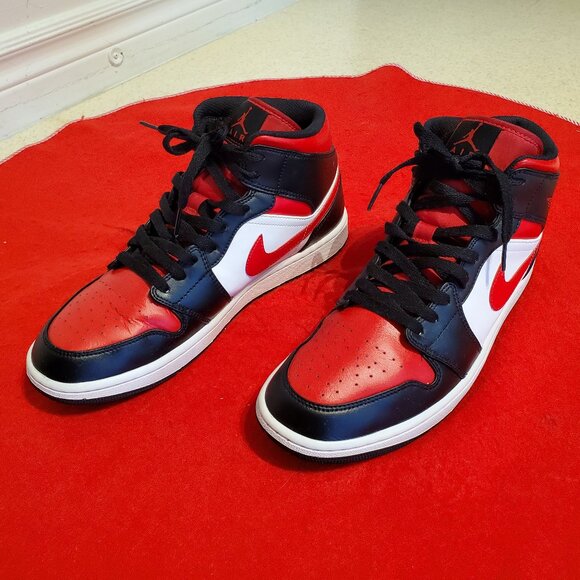 Nike Air Jordan 1 Men's Mid Size 11 Gorgeous BRED Black, Fire Red & White MINT! - Picture 5 of 12